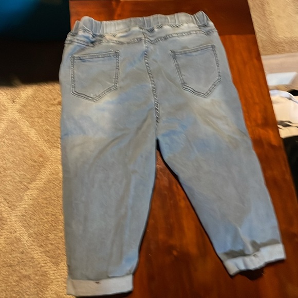 Capris - Picture 2 of 2